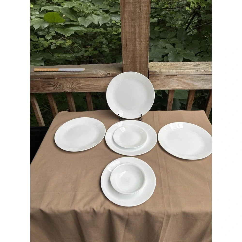 Corelle White Winter Frost (7) 4 Dinner Plates, 1 Lunch Plate 1 Bread Berry Bowl